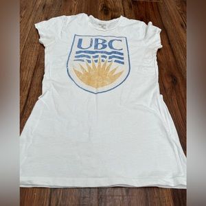 WOMENS XS/S UBC “University of British Columbia” tee